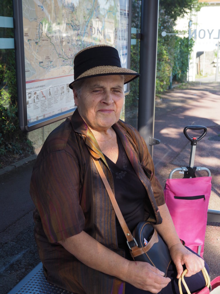 un cycliste dans le vallon de Rochecardon