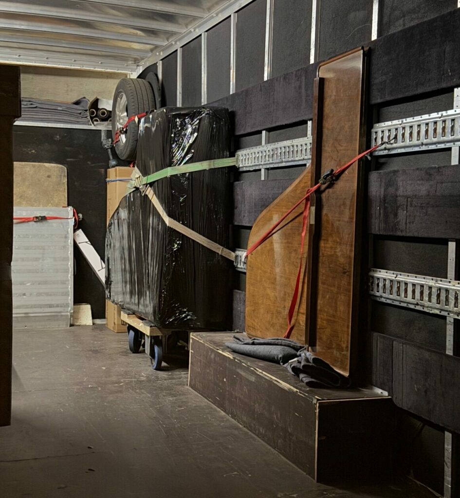 © KBS Le nom du fichier est : IMG_6907-piano-camion-rotated-e1760519328585.jpg